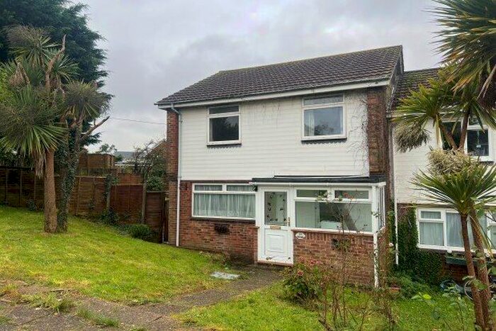 3 Bedroom Property To Rent In Hillcrest Road, Ventnor, PO38