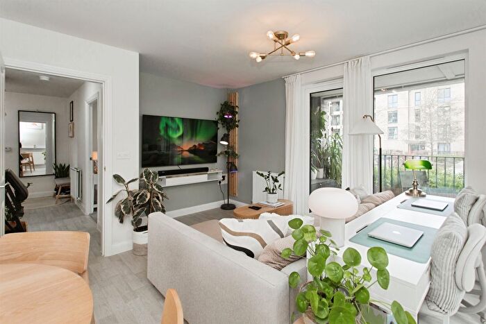 1 Bedroom Flat For Sale In Osprey Drive, Trumpington, Cambridge, CB2