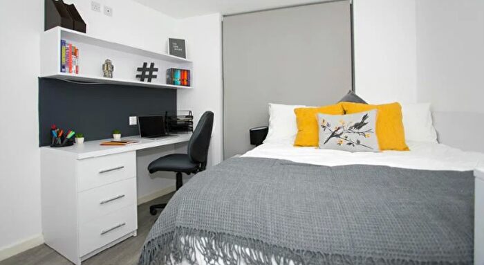 1 Bedroom Studio To Rent In Popes Lane, Ealing, London, W5