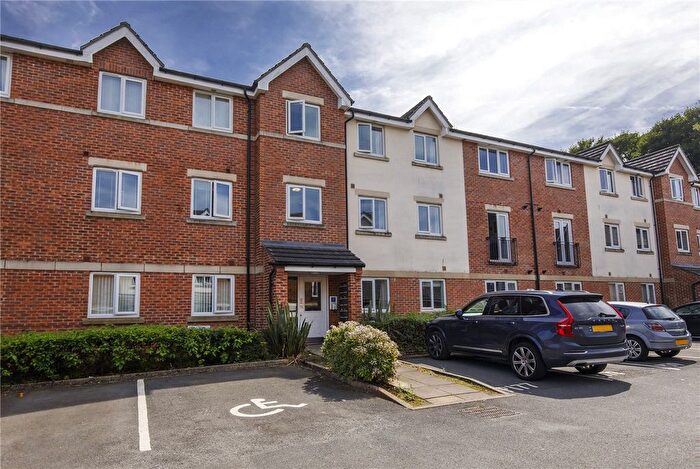 2 Bedroom Flat To Rent In Blackthorn Drive, Huddersfield, West Yorkshire, HD3