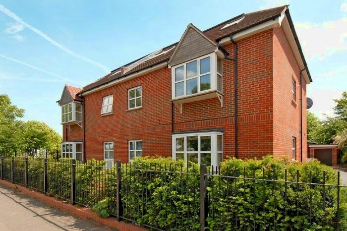 2 Bedroom Flat To Rent In Charlton Park Lane, Charlton, SE7