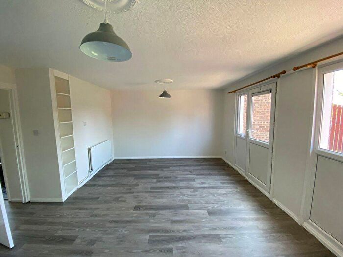 2 Bedroom House To Rent In Brickwell Court, Northampton, Keysafe, C41