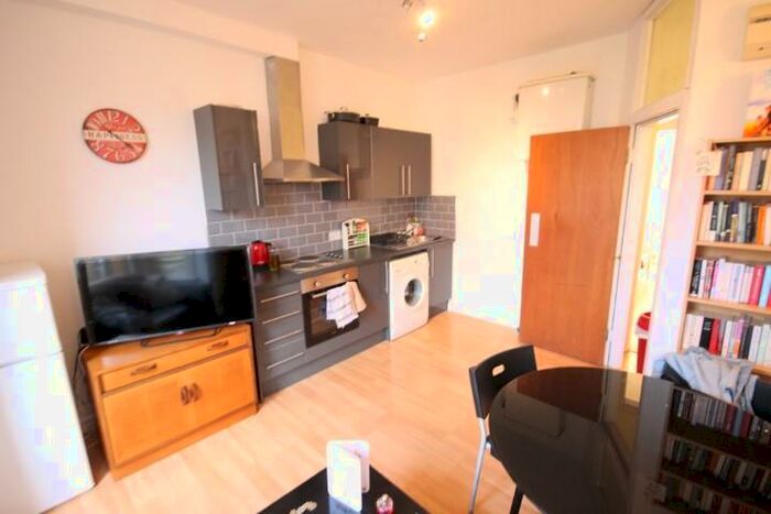1 Bedroom Flat To Rent In Brudenell Road, Hyde Park, Leeds, LS6