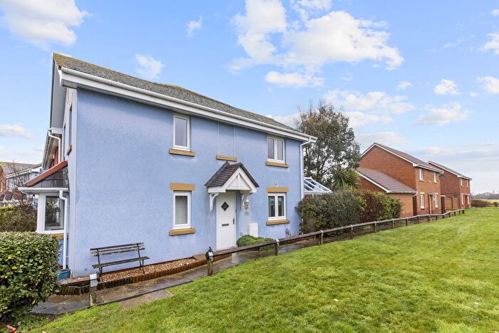 3 Bedroom End Terrace House For Sale In Greenway Walk, Bracklesham Bay, PO20