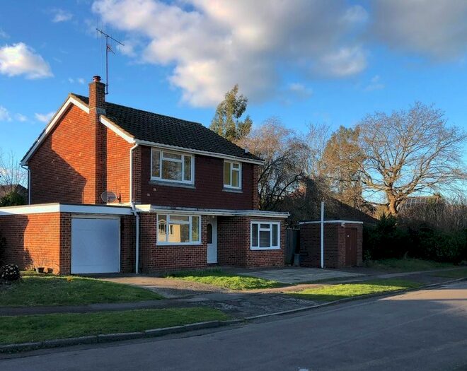 4 Bedroom Detached House To Rent In Stonecourt Close, Horley, RH6