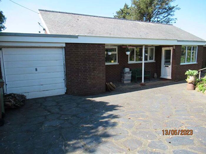 4 Bedroom Bungalow To Rent In Llwyngwril, LL37