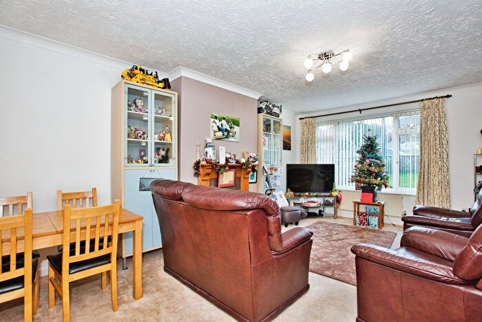 2 Bedroom Semi-Detached Bungalow For Sale In Thomson Drive, Crewkerne, TA18