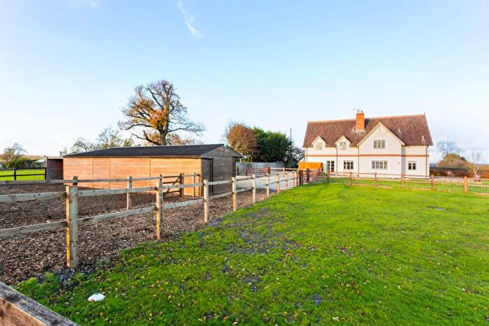 5 Bedroom Detached House To Rent In Wood Street Clyffe Pypard, SN4