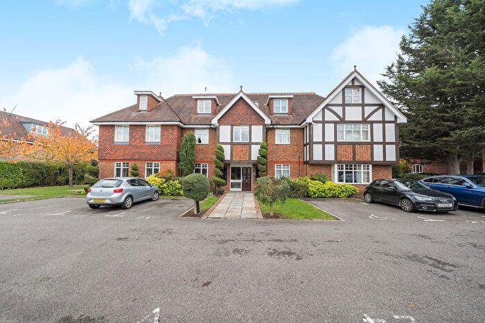 2 Bedroom Flat For Sale In Shoppenhangers Road, Maidenhead, SL6