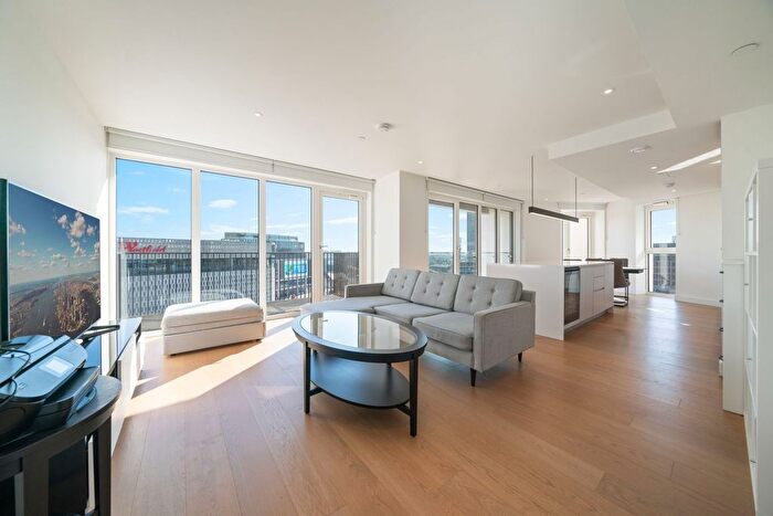 2 Bedroom Flat To Rent In Fountain Park Way, London, W12