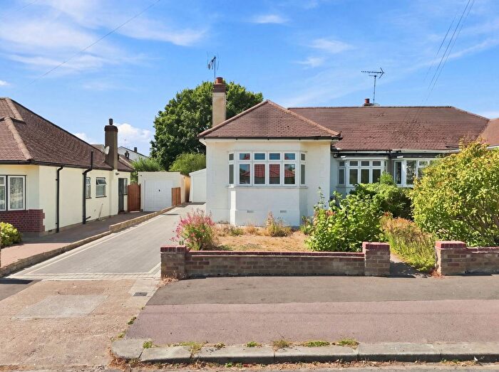 3 Bedroom Semi-Detached Bungalow For Sale In Leigh Heights, Hadleigh, SS7