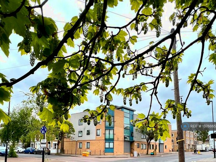 2 Bedroom Flat To Rent In Lord Stanley Court, London, SE24