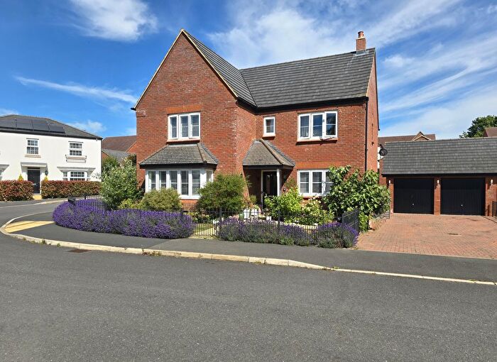 5 Bedroom Detached House For Sale In Larbourne Park Road, Flore, NN7