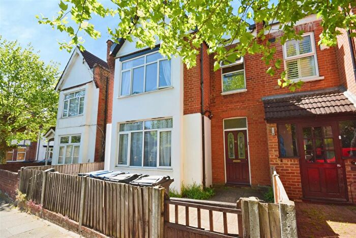 2 Bedroom Flat To Rent In Lower Downs Road, Raynes Park, SW20
