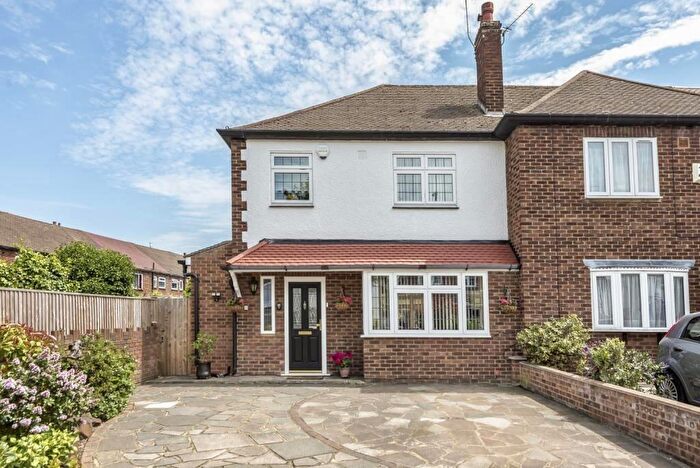 3 Bedroom Semi Detached House To Rent In Grove Park, SE12