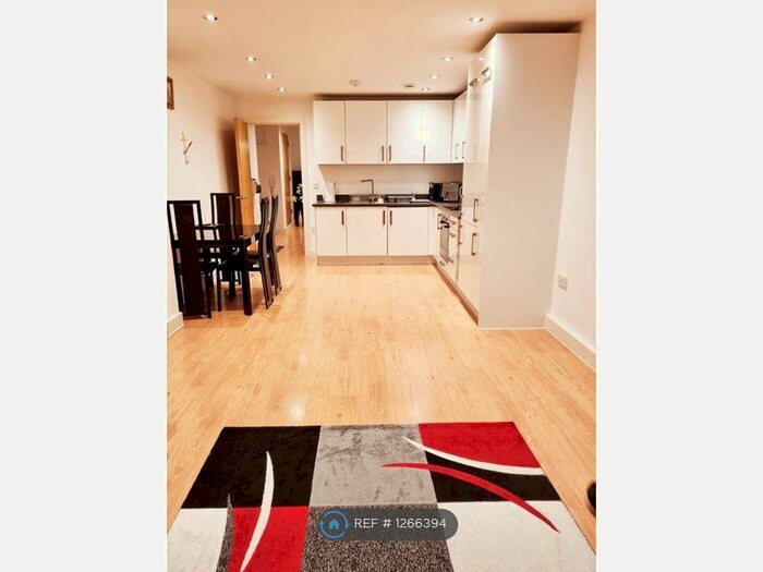 2 Bedroom Flat To Rent In Pontes Avenue, Hounslow TW3
