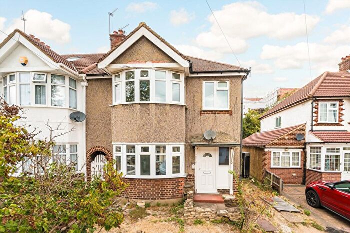 3 Bedroom End Of Terrace House For Sale In Alderwick Drive, Hounslow, TW3