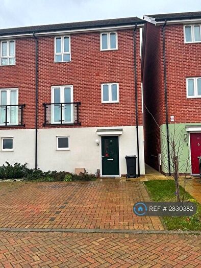 4 Bedroom Semi Detached House To Rent In Barnmead Meadow, Grays, RM16