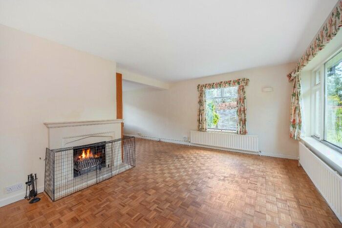 4 Bedroom Detached House To Rent In Snowdenham Lane, GU5