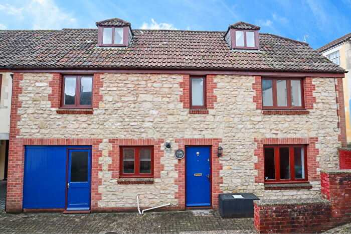 3 Bedroom Semi Detached House For Sale In Castle Street, Calne, SN11