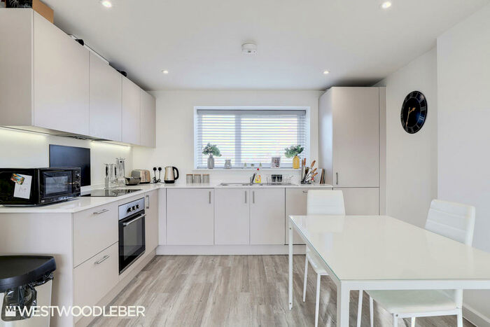 1 Bedroom Apartment To Rent In Lampits, Hoddesdon, EN11