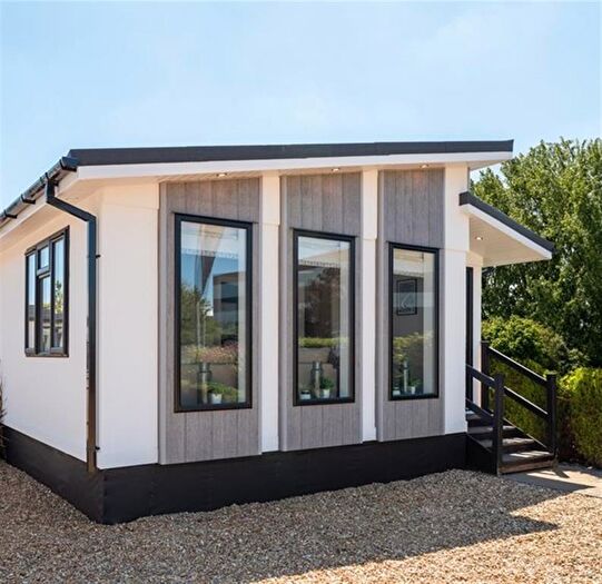 2 Bedroom Detached Bungalow For Sale In Willow Road, Great Horwood, Milton Keynes, MK17