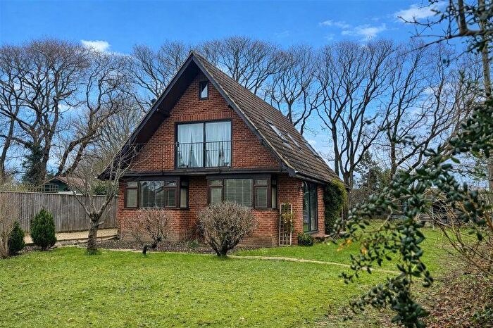 4 Bedroom Detached House For Sale In Fir Avenue, New Milton, BH25