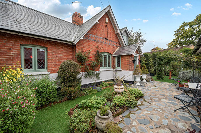 4 Bedroom Semi-Detached House For Sale In Cricket Hill, Finchampstead, Wokingham, Berkshire, RG40