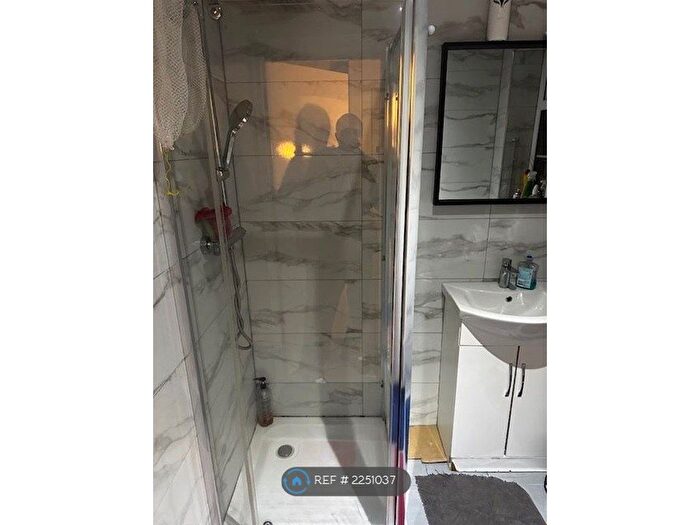 2 Bedroom Flat To Rent In Eleanor Cross Road, Waltham Cross, EN8