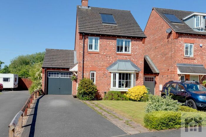 3 Bedroom Link Detached House For Sale In Meadow Close, Coppull, PR7