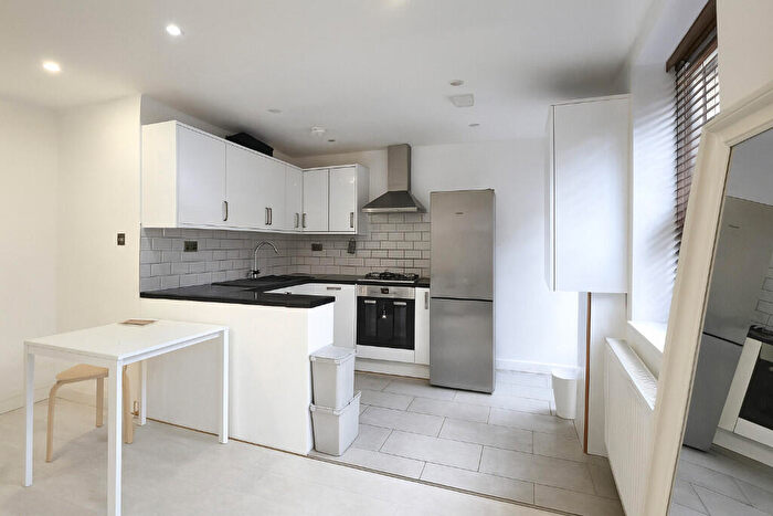 1 Bedroom Flat To Rent In Lion Mills, Hackney Road, London, E2