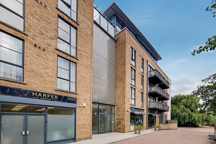 1 Bedroom Flat For Sale In Ferry Lane, Brentford, TW8