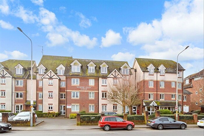 1 Bedroom Flat For Sale In East Street, Hythe, Kent, CT21