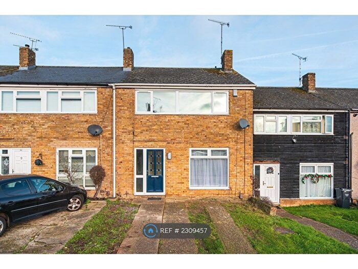 3 Bedroom Terraced House To Rent In Osborne Road, Basildon, SS16