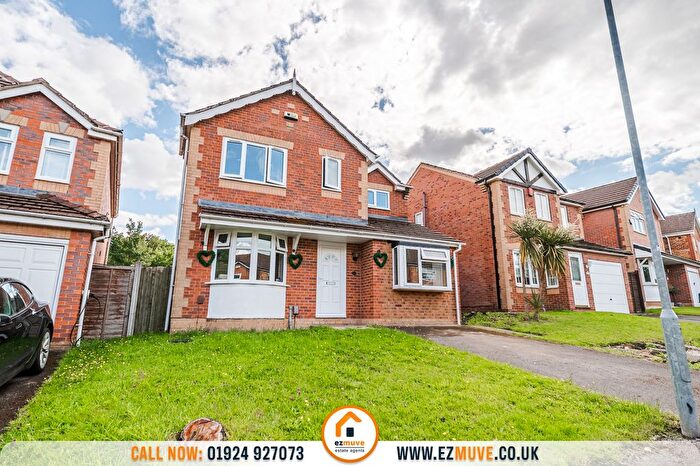 3 Bedroom Detached House For Sale In St. Thomas Gardens, Bradley, HD2