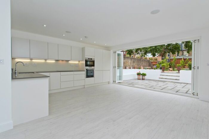 2 Bedroom Flat To Rent In Pelham Road, Wimbledon, SW19