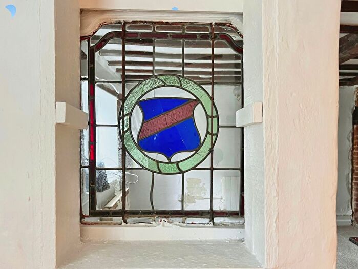 3 Bedroom Semi-Detached House For Sale In The Street, Hothfield, TN26 - Photo 7