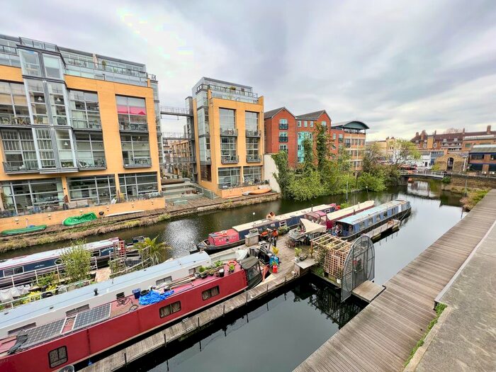 4 Bedroom Flat To Rent In De Beauvoir Crescent, London, N1