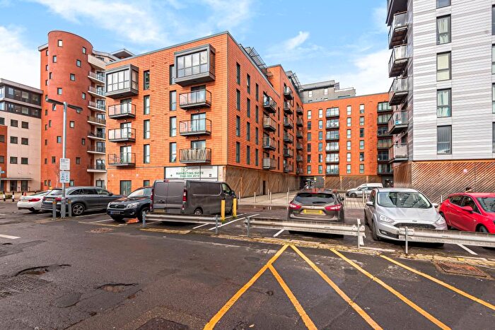2 Bedroom Flat To Rent In Rivington Apartments, Railway Terrace, SL2