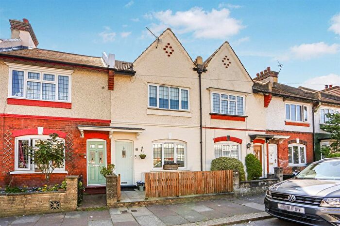 2 Bedroom Cottage For Sale In Lodge Road, Wallington, SM6
