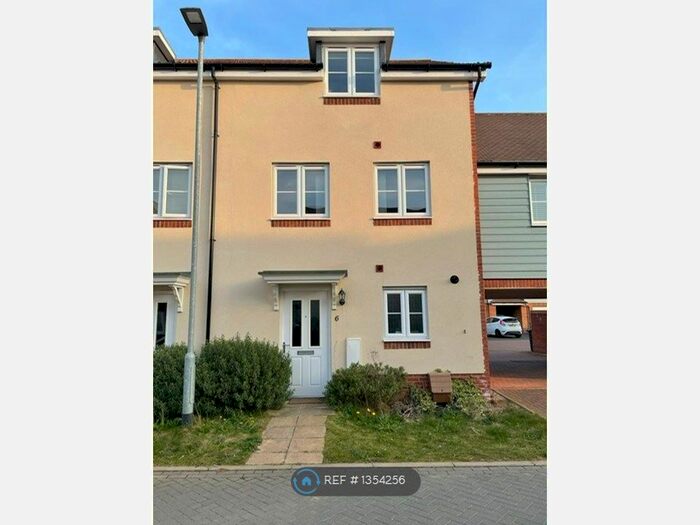 3 Bedroom Semi-Detached House To Rent In Rowan Way, Norwich, NR4