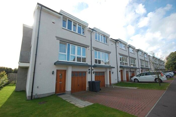 4 Bedroom Town House To Rent In Woodlands Walk, Cults, AB15