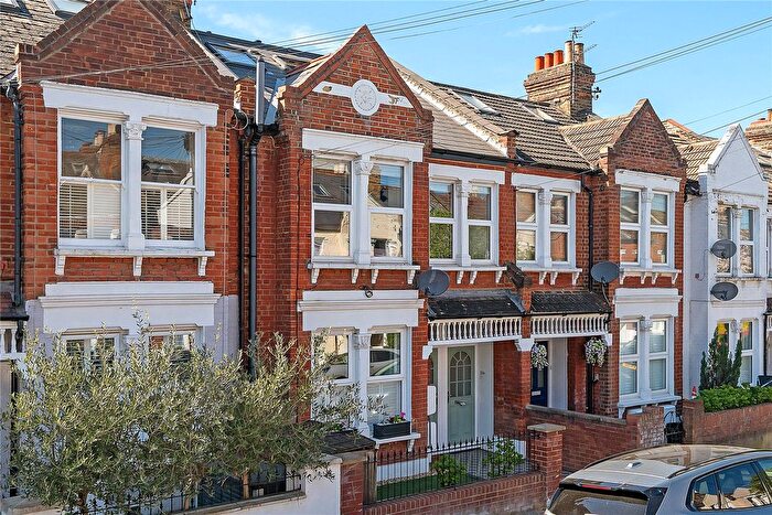 3 Bedroom Maisonette For Sale In Astonville Street, Southfields, London, SW18