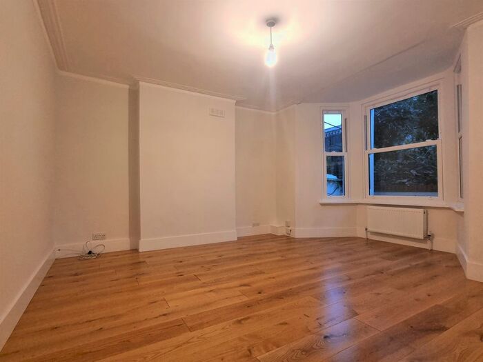 1 Bedroom Flat To Rent In Chadwick Road, Peckham Rye, SE15