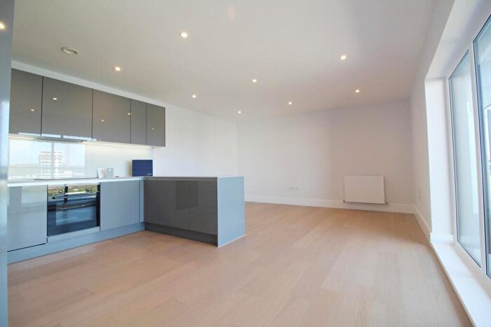2 Bedroom Apartment To Rent In Flagstaff Road, Reading, RG2