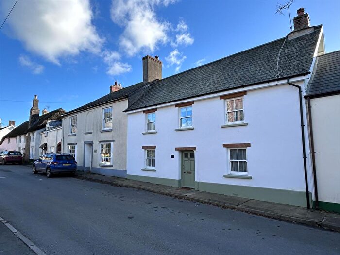 3 Bedroom Terraced House For Sale In East Street, Chulmleigh, EX18