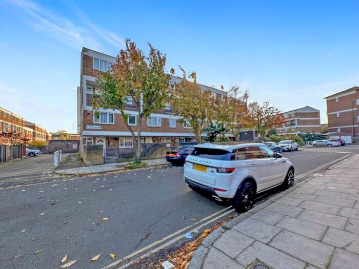 3 Bedroom Flat To Rent In Gilpin Road, London, E5