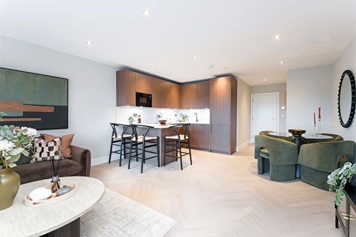 2 Bedroom Flat For Sale In Riddlesdown Road, Purley, CR8