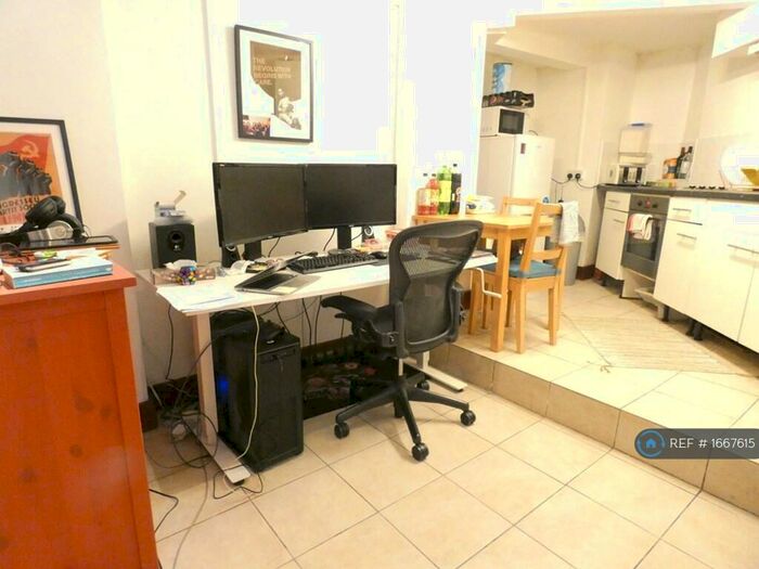 Studio To Rent In Albion Road, London, N16
