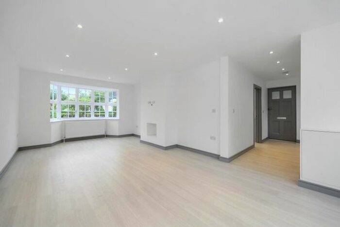 3 Bedroom Property To Rent In Brookland Rise, Hampstead Garden Suburb, NW11